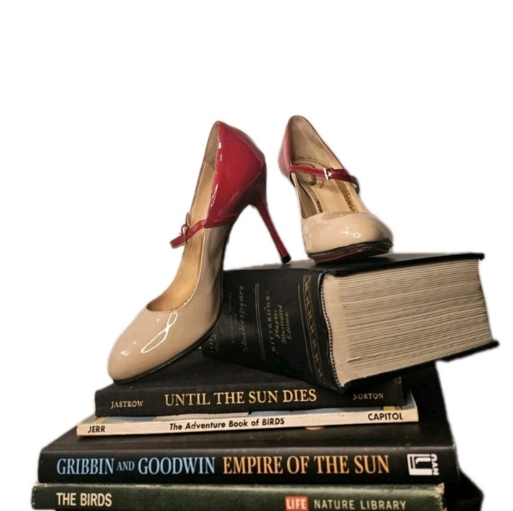 Charlotte Olympia Size 38 EU Beige & Red Jennifer Patent Leather Two Tone Pumps - Picture 2 of 10